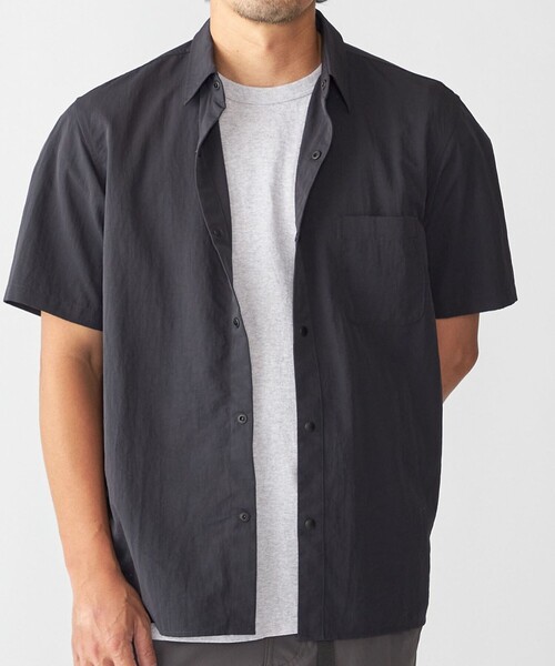 SHIPS(シップス)の「SHIPS: NETPLUS(R) ショートスリーブ シャツ(シャツ/ブラウス・メンズ・ブラック/ライトグレー/キャメル・SMALL/MEDIUM/LARGE/X-LARGE)」の1枚目の写真
