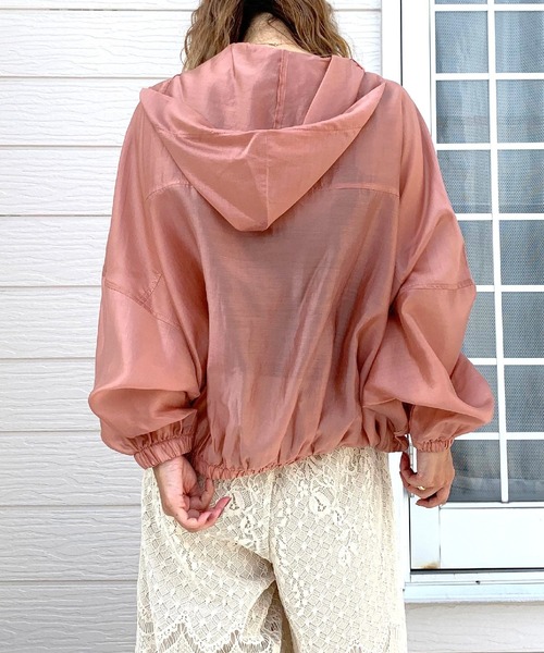 Q（キュー）の「シアーパーカー（マウンテンパーカー・レディース・チャコールグレー/グレイッシュベージュ/スモークピンク・MEDIUM）」の19枚目の写真