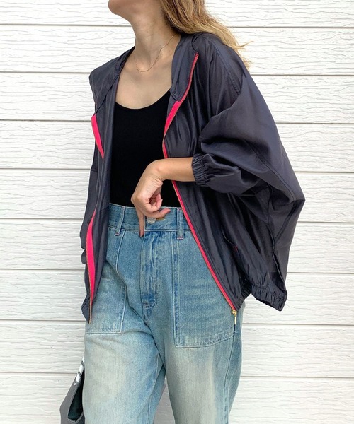 Q（キュー）の「シアーパーカー（マウンテンパーカー・レディース・チャコールグレー/グレイッシュベージュ/スモークピンク・MEDIUM）」の20枚目の写真