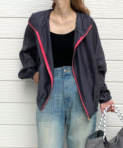 Q（キュー）の「シアーパーカー（マウンテンパーカー・レディース・チャコールグレー/グレイッシュベージュ/スモークピンク・MEDIUM）」の21枚目の写真