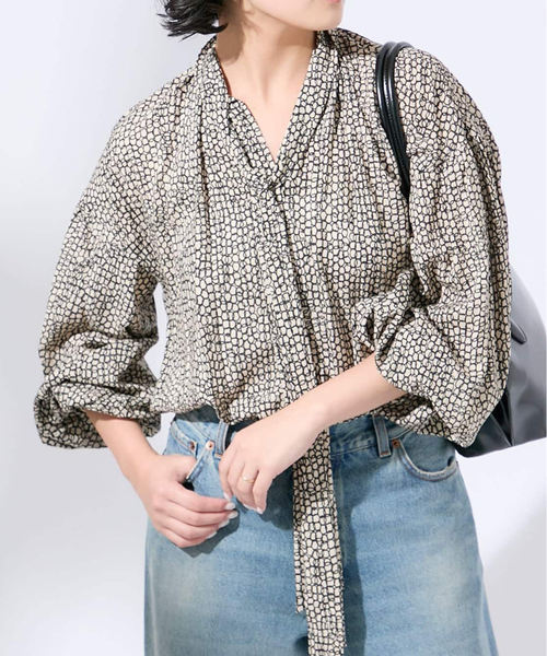 journal standard L'essage(ジャーナルスタンダードレサージュ)の「《追加》IDEVEAUX*IPEKERボウタイブラウス(シャツ/ブラウス・レディース・ブラック/ブラックミックス/ブラック系その他・FREE)」の2枚目の写真