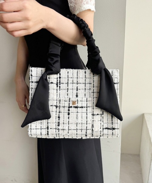 one after another NICE CLAUP(ワンアフターアナザーナイスクラップ)の「WEB限定/ギャザーハンドルミニトートバッグ(トートバッグ・レディース・アイボリー/ホワイト×ブラック/ブラック/ホワイト系その他/ブルー系その他/ブラック系その他/ピンク・FREE)」の19枚目の写真