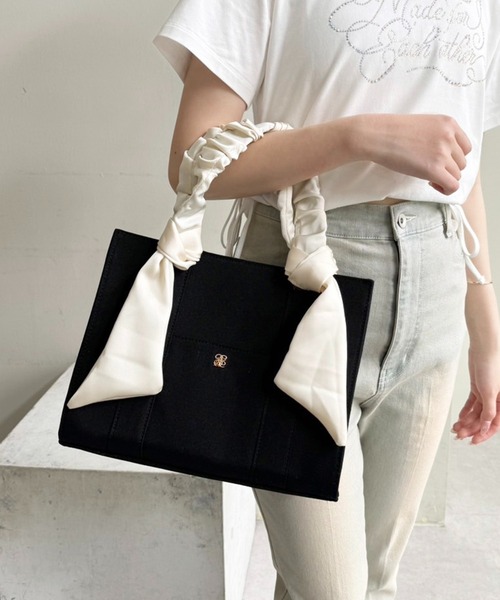 one after another NICE CLAUP(ワンアフターアナザーナイスクラップ)の「WEB限定/ギャザーハンドルミニトートバッグ(トートバッグ・レディース・アイボリー/ホワイト×ブラック/ブラック/ホワイト系その他/ブルー系その他/ブラック系その他/ピンク・FREE)」の16枚目の写真