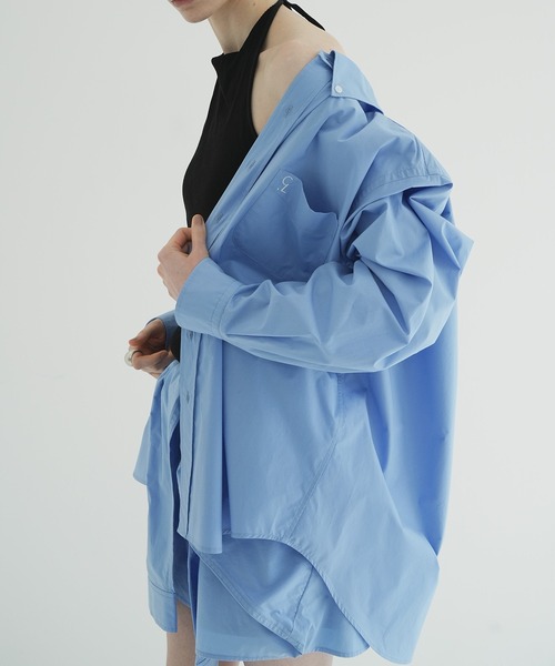 CLANE（クラネ）の「LOGO BUTTON-DOWN BASIC SHIRTS（シャツ/ブラウス・レディース・その他/サックスブルー/ホワイト・1/2）」の2枚目の写真