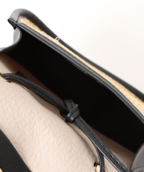 VIBGYOR(ヴィブジョー)の「urbanfemine./ストローデザインミニショルダーバッグ U7522(ショルダーバッグ・レディース・ホワイト/ピンク/ブラック・FREE)」の11枚目の写真