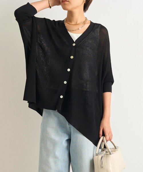 un dix cors（アンディコール）の「《快適な羽織り心地◎》サラサラシアーポンチョカーデ（カーディガン/ボレロ・レディース・レッド/オフホワイト/ブラック・FREE）」の3枚目の写真