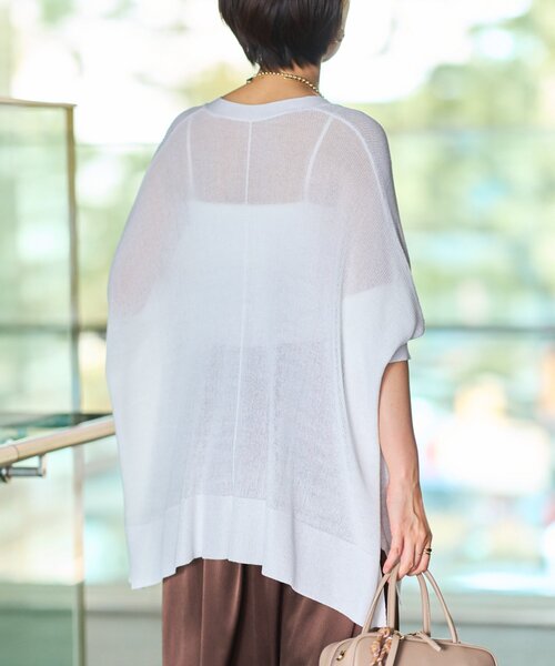 un dix cors（アンディコール）の「《快適な羽織り心地◎》サラサラシアーポンチョカーデ（カーディガン/ボレロ・レディース・レッド/オフホワイト/ブラック・FREE）」の7枚目の写真