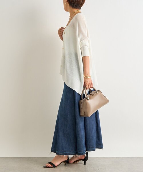 un dix cors（アンディコール）の「《快適な羽織り心地◎》サラサラシアーポンチョカーデ（カーディガン/ボレロ・レディース・レッド/オフホワイト/ブラック・FREE）」の10枚目の写真