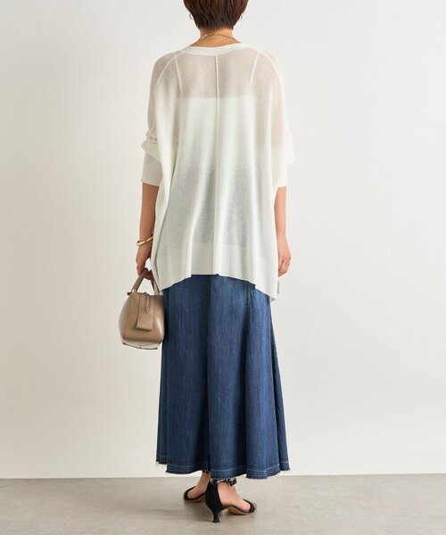 un dix cors（アンディコール）の「《快適な羽織り心地◎》サラサラシアーポンチョカーデ（カーディガン/ボレロ・レディース・レッド/オフホワイト/ブラック・FREE）」の11枚目の写真