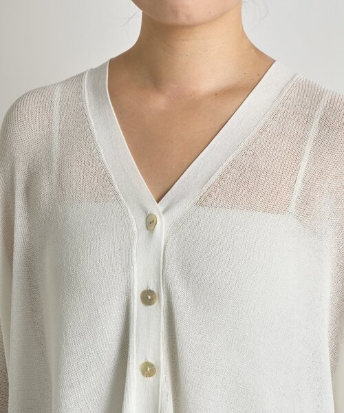 un dix cors（アンディコール）の「《快適な羽織り心地◎》サラサラシアーポンチョカーデ（カーディガン/ボレロ・レディース・レッド/オフホワイト/ブラック・FREE）」の17枚目の写真