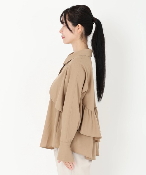 STRAWBERRY-FIELDS（ストロベリーフィールズ）の「シルキーツイル_トレンチディテールシャツ羽織り（シャツ/ブラウス・レディース・オフホワイト/キャメル・2）」の5枚目の写真