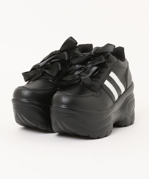 Shoes in Closet(シューズインクローゼット)の「軽量厚底 スタイルアップソール メニーリボン ライン スニーカー2476(スニーカー・レディース・ブラック/ホワイト・S/LL/M/L)」の3枚目の写真