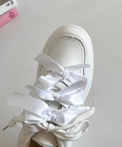 Shoes in Closet(シューズインクローゼット)の「軽量厚底 スタイルアップソール メニーリボン ライン スニーカー2476(スニーカー・レディース・ブラック/ホワイト・S/LL/M/L)」の6枚目の写真