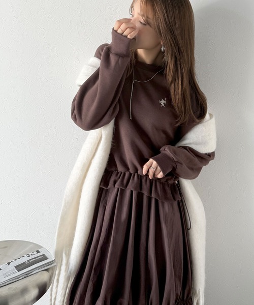 classicalelf(クラシカルエルフ)の「一枚でコーディネートが完成する優秀アイテム◎胸刺繍ドロスト裏起毛ドッキングワンピース(ワンピース・レディース・ブラウン/オートミール/ブラック・MEDIUM/LARGE/X-LARGE/SMALL)」の8枚目の写真