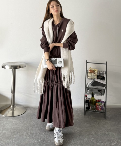 classicalelf(クラシカルエルフ)の「一枚でコーディネートが完成する優秀アイテム◎胸刺繍ドロスト裏起毛ドッキングワンピース(ワンピース・レディース・ブラウン/オートミール/ブラック・MEDIUM/LARGE/X-LARGE/SMALL)」の11枚目の写真