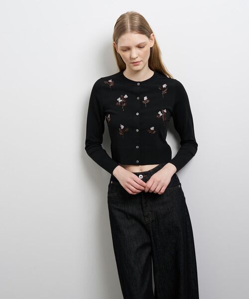 LANVIN en Bleu（ランバンオンブルー）の「フラワービーズ刺繍カーディガン（ニット/セーター・レディース・ブラック・38）」の4枚目の写真