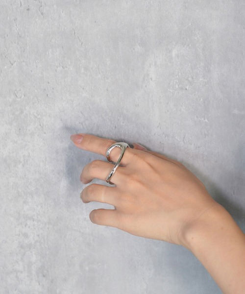 BROTHERHOOD(ブラザーフッド)の「【earyear】Liquid Arc Double Finger Ring(リング・レディース・ゴールド/シルバー・FREE)」の1枚目の写真