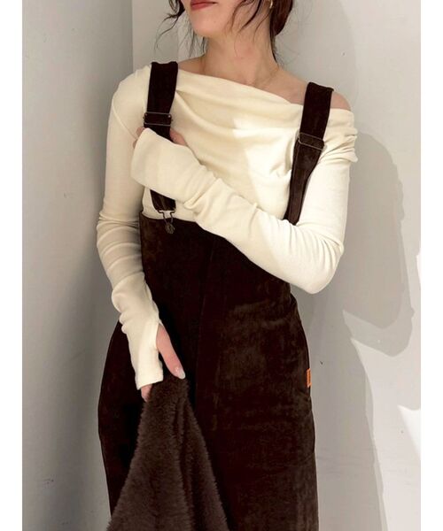 LAGUNAMOON（ラグナムーン）の「オフショルドレープ2WAYトップス（Tシャツ/カットソー・レディース・アイボリー/ブラック/ブラウン・FREE）」の2枚目の写真