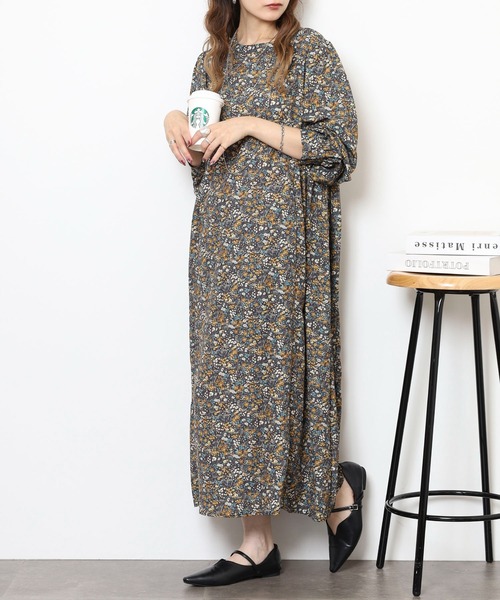 Anna Nicola(アンナニコラ)の「Anna Nicola 小花柄ロングワンピース(ワンピース・レディース・ダークブラウン/ブラック/ベージュ・38)」の3枚目の写真