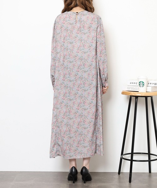 Anna Nicola(アンナニコラ)の「Anna Nicola 小花柄ロングワンピース(ワンピース・レディース・ダークブラウン/ブラック/ベージュ・38)」の13枚目の写真