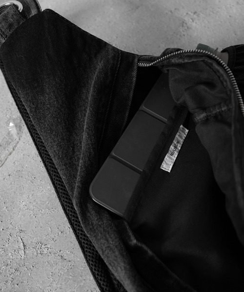 RUUBON(ルーボン)の「【RUUBON】denim one shoulder bag / デニムワンショルダーバッグ(ショルダーバッグ・メンズ・ブラック・FREE)」の5枚目の写真