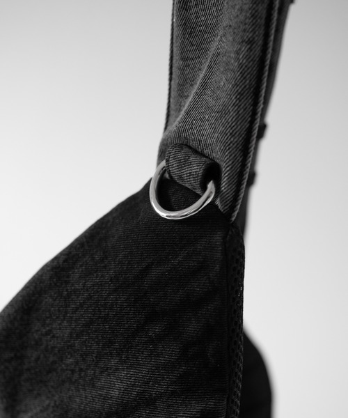 RUUBON(ルーボン)の「【RUUBON】denim one shoulder bag / デニムワンショルダーバッグ(ショルダーバッグ・メンズ・ブラック・FREE)」の7枚目の写真