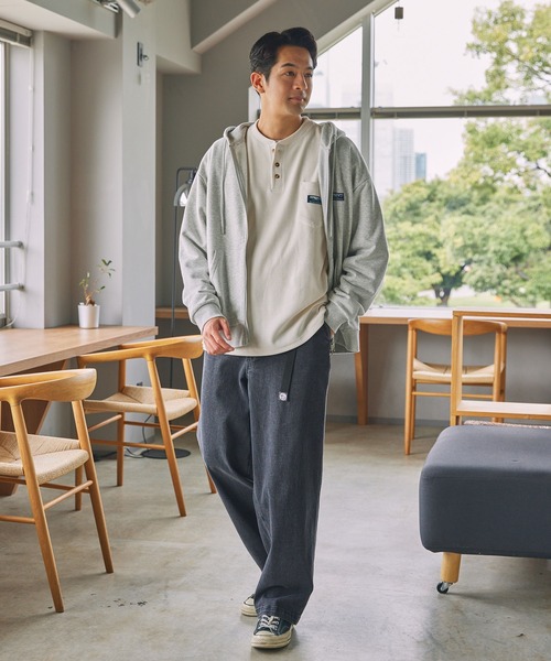 THE CRAFT CREW PRODUCTS(ザクラフトクループロダクツ)の「コンフォートコーデュロイ オーバーサイズ ラグラン ヘンリーネック長袖Tシャツ / 抗菌防臭・イージーケア【THE CRAFT CREW PRODUCTS】(Tシャツ/カットソー・メンズ・ネイビー/ブラウン/ライトベージュ/オリーブ/ブラック/アイボリー・S/L/M)」の17枚目の写真