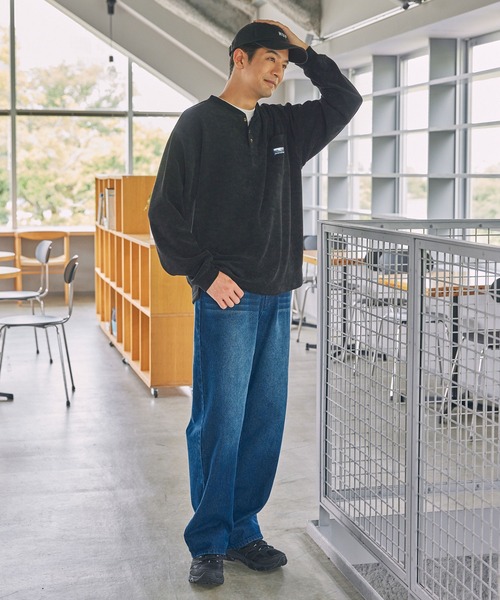 THE CRAFT CREW PRODUCTS(ザクラフトクループロダクツ)の「コンフォートコーデュロイ オーバーサイズ ラグラン ヘンリーネック長袖Tシャツ / 抗菌防臭・イージーケア【THE CRAFT CREW PRODUCTS】(Tシャツ/カットソー・メンズ・ネイビー/ブラウン/ライトベージュ/オリーブ/ブラック/アイボリー・S/L/M)」の12枚目の写真