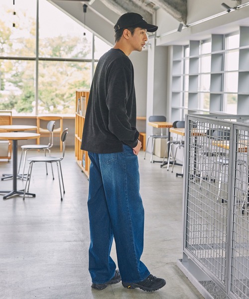 THE CRAFT CREW PRODUCTS(ザクラフトクループロダクツ)の「コンフォートコーデュロイ オーバーサイズ ラグラン ヘンリーネック長袖Tシャツ / 抗菌防臭・イージーケア【THE CRAFT CREW PRODUCTS】(Tシャツ/カットソー・メンズ・ネイビー/ブラウン/ライトベージュ/オリーブ/ブラック/アイボリー・S/L/M)」の13枚目の写真