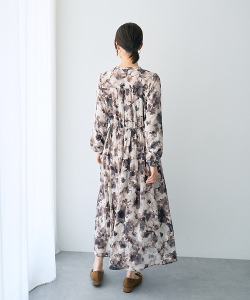 YECCA VECCA（イェッカヴェッカ）の「ぼかしフラワー柄長袖ワンピース（ワンピース・レディース・テラコッタ/ベージュ・FREE）」の13枚目の写真