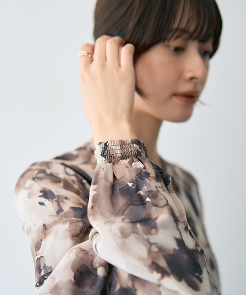 YECCA VECCA（イェッカヴェッカ）の「ぼかしフラワー柄長袖ワンピース（ワンピース・レディース・テラコッタ/ベージュ・FREE）」の16枚目の写真