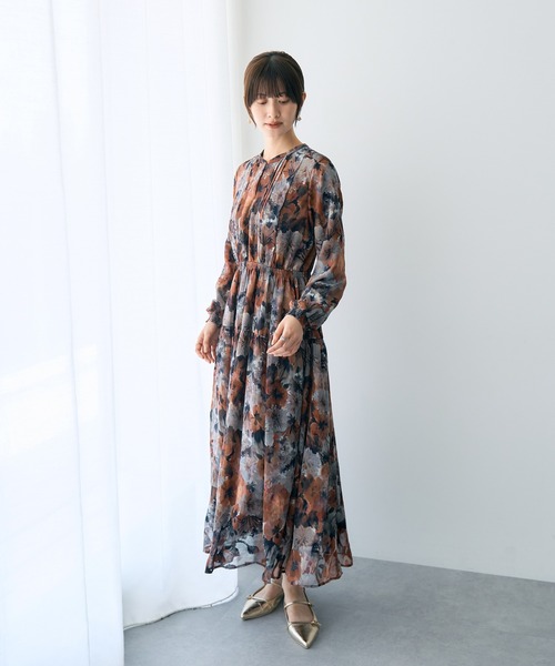 YECCA VECCA（イェッカヴェッカ）の「ぼかしフラワー柄長袖ワンピース（ワンピース・レディース・テラコッタ/ベージュ・FREE）」の4枚目の写真