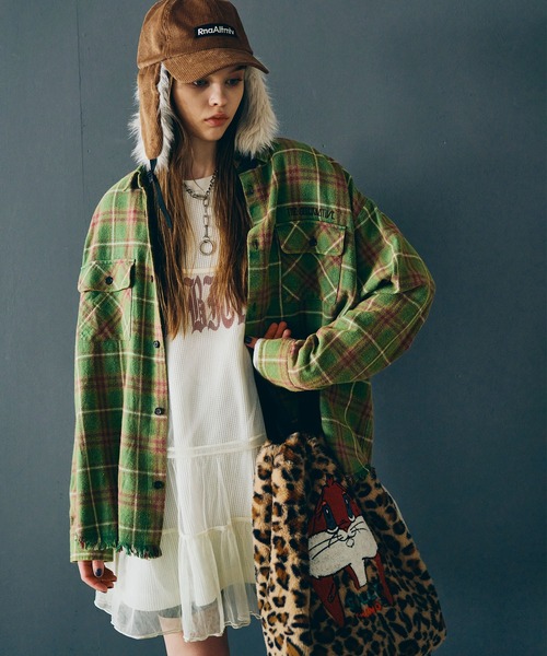 RNA（アールエヌエー）の「E5186 ラビット刺繍ヘアリーBAG（バックパック/リュック・レディース・ベージュ/ピンク/モスグリーン・FREE）」の19枚目の写真