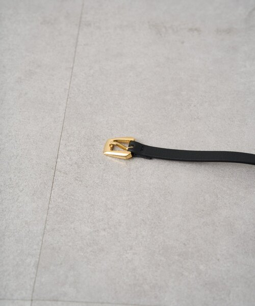 LOUNGEDRESS（ラウンジドレス）の「ATELIER AMBOISE レザースキニーベルト（ベルト・レディース・ブラック・FREE）」の2枚目の写真
