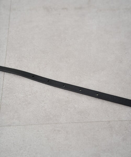 LOUNGEDRESS（ラウンジドレス）の「ATELIER AMBOISE レザースキニーベルト（ベルト・レディース・ブラック・FREE）」の3枚目の写真