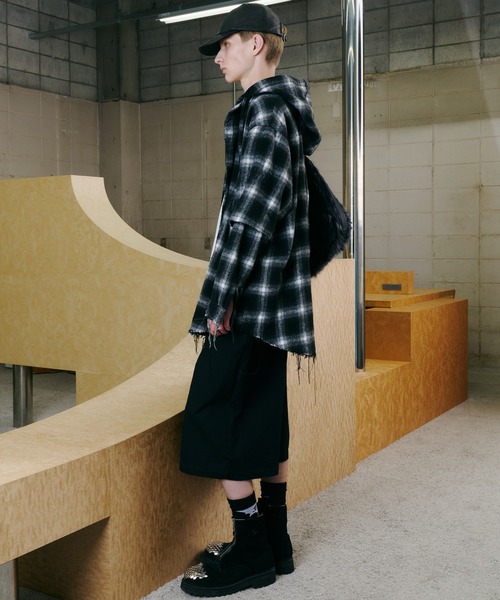 AIVER（アイバー）の「AIVER Atelier Made　ミックスファーショルダーバッグ（ショルダーバッグ・メンズ・オフホワイト/ブラック×グレー・FREE）」の5枚目の写真