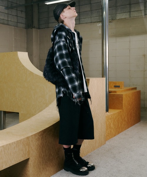 AIVER（アイバー）の「AIVER Atelier Made　ミックスファーショルダーバッグ（ショルダーバッグ・メンズ・オフホワイト/ブラック×グレー・FREE）」の10枚目の写真