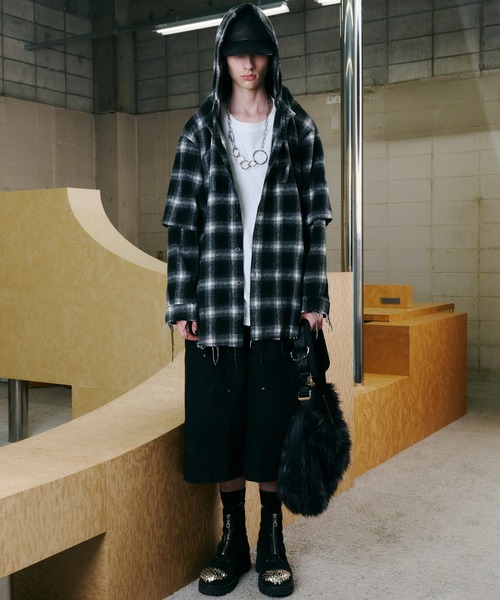 AIVER（アイバー）の「AIVER Atelier Made　ミックスファーショルダーバッグ（ショルダーバッグ・メンズ・オフホワイト/ブラック×グレー・FREE）」の8枚目の写真