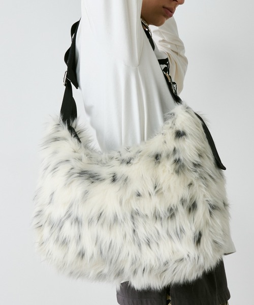 AIVER（アイバー）の「AIVER Atelier Made　ミックスファーショルダーバッグ（ショルダーバッグ・メンズ・オフホワイト/ブラック×グレー・FREE）」の13枚目の写真