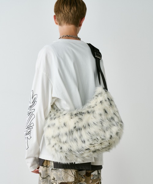 AIVER（アイバー）の「AIVER Atelier Made　ミックスファーショルダーバッグ（ショルダーバッグ・メンズ・オフホワイト/ブラック×グレー・FREE）」の11枚目の写真