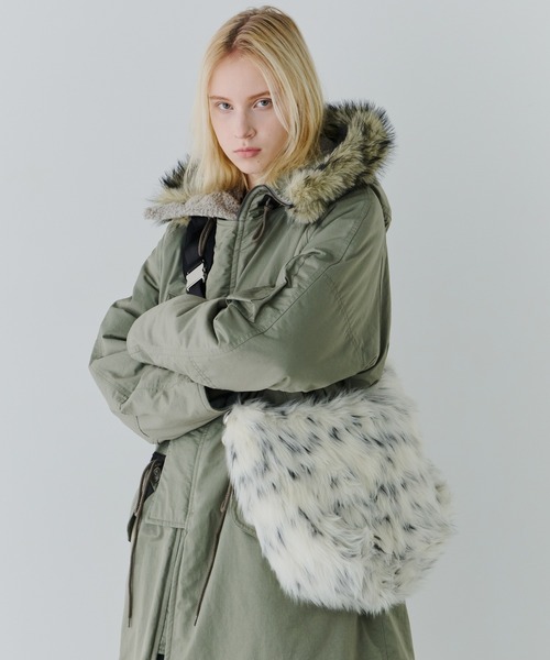 AIVER（アイバー）の「AIVER Atelier Made　ミックスファーショルダーバッグ（ショルダーバッグ・メンズ・オフホワイト/ブラック×グレー・FREE）」の17枚目の写真