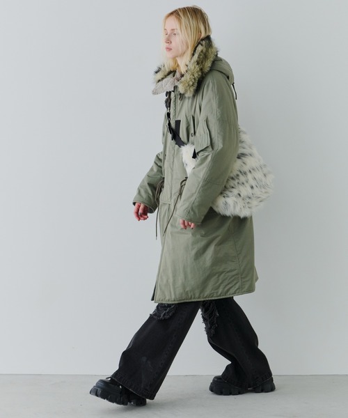 AIVER（アイバー）の「AIVER Atelier Made　ミックスファーショルダーバッグ（ショルダーバッグ・メンズ・オフホワイト/ブラック×グレー・FREE）」の19枚目の写真