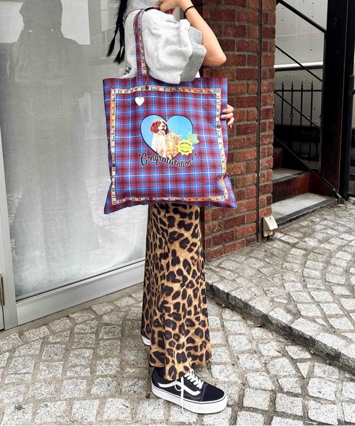 HEY!MrsROSE(ヘイミセスローズ)の「HEY! Mrs ROSE(ヘイ!ミセスローズ)BestieTOTE(トートバッグ・レディース・ブラック/ブルー/レッド/キャメル/イエロー/ブラック系その他・FREE)」の7枚目の写真