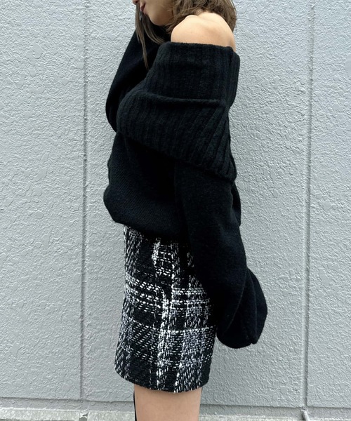 EGOIST（エゴイスト）の「ボリュームオフショルニットトップスⅡ（ニット/セーター・レディース・ベージュ/グレー/ブラック・FREE）」の17枚目の写真