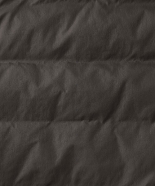 無印良品(ムジルシリョウヒン)の「婦人 軽量ダウンポケッタブルノーカラージャケット(ダウンジャケット/コート・レディース・スモークピンク/ダークブラウン・S/L/XL)」の7枚目の写真