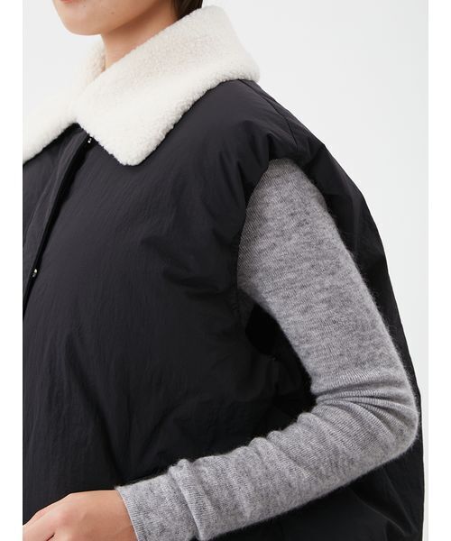 Mila Owen(ミラオーウェン)の「ボア衿リサイクルダウンベスト(ダウンベスト・レディース・アイボリー/ブラック/カーキ・F)」の10枚目の写真