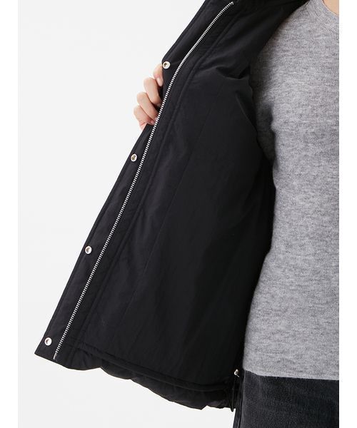 Mila Owen(ミラオーウェン)の「ボア衿リサイクルダウンベスト(ダウンベスト・レディース・アイボリー/ブラック/カーキ・F)」の13枚目の写真