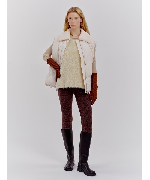 Mila Owen(ミラオーウェン)の「ボア衿リサイクルダウンベスト(ダウンベスト・レディース・アイボリー/ブラック/カーキ・F)」の4枚目の写真