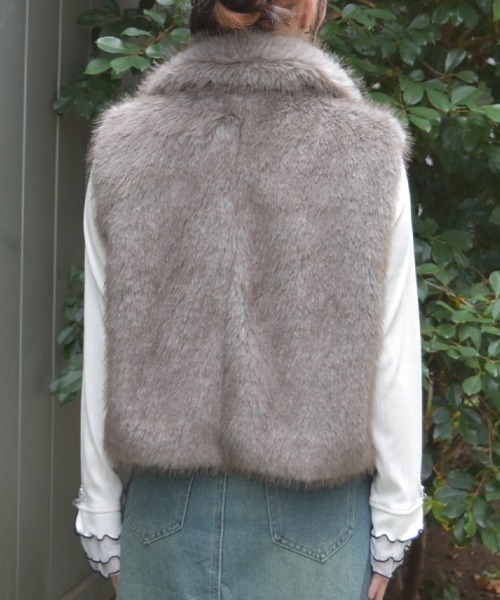 BCBG MAXAZRIA ラクーン　ファーベスト　グレー　Mサイズ ミージェーン me Jane フェイクファーベスト （チャコールグレー