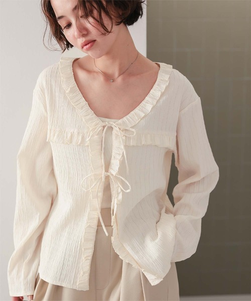 titivate（ティティベイト）の「フリルVネックシャツハオリ（シャツ/ブラウス・レディース・ブラック/オフホワイト/ライトイエロー・L/M/S）」の9枚目の写真